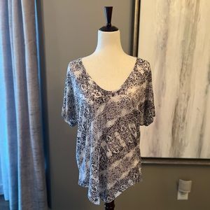 BCBG black and white t-shirt M